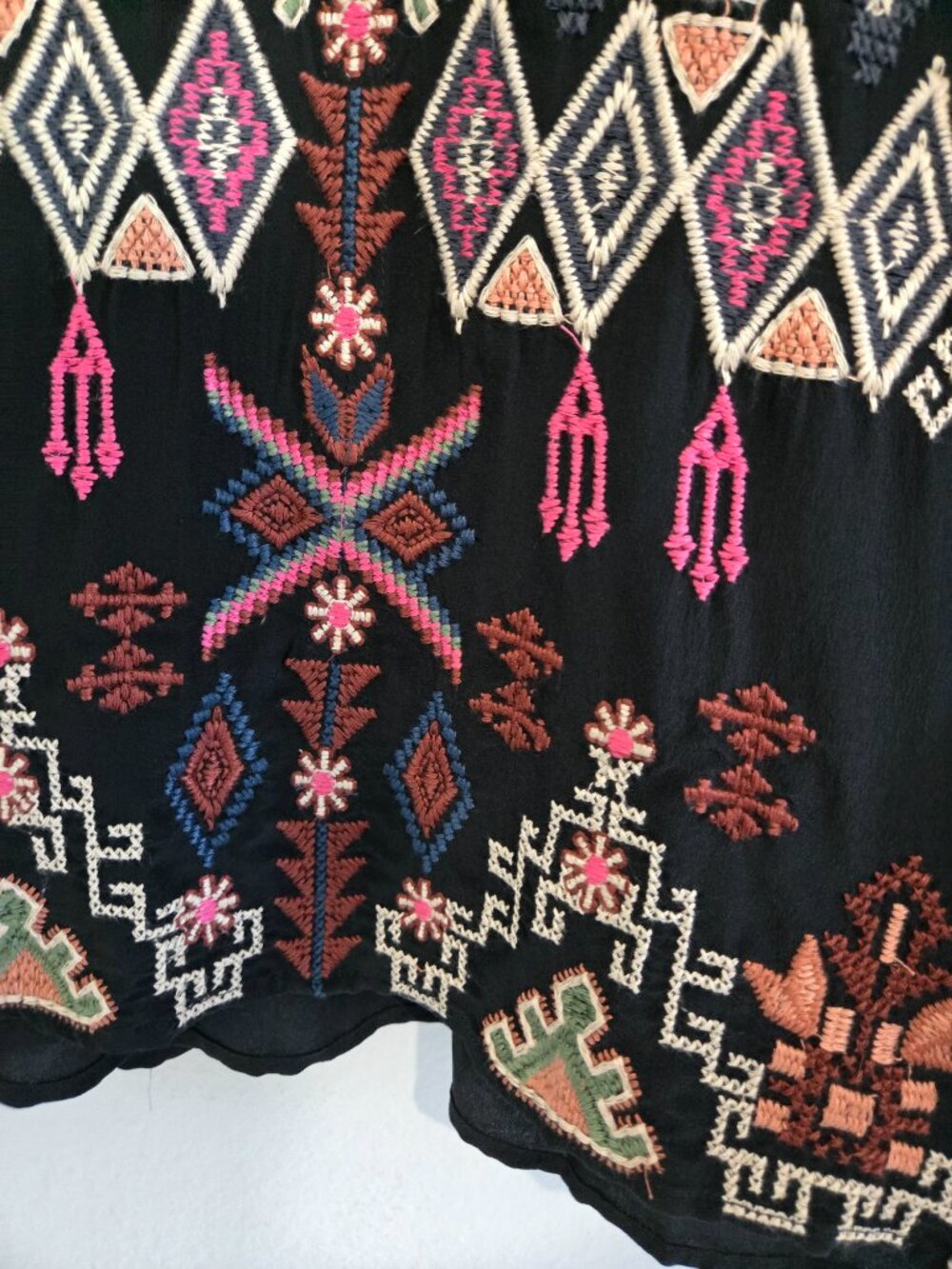 Johnny Was Workshop Embroidered 100% Silk Tunic Boho blouse size Small Black - Picture 7 of 16